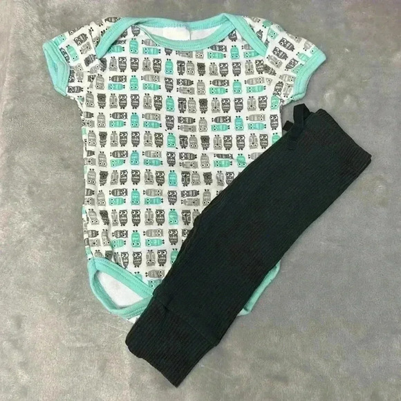 Chloe + Ethan/GAP - 2 piece  baby outfit/set. Size 0-3 months - Picture 1 of 5